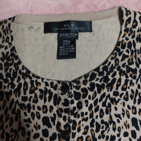 Silx By August Silk Women's Leopard Print Silk blend button Cardigan Size Small - Picture 3 of 10